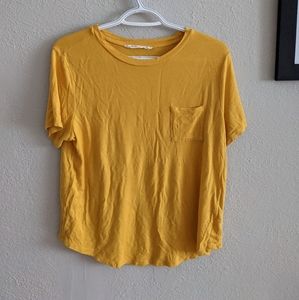 🌸2/$15🌸 Basic Yellow Tee (M)